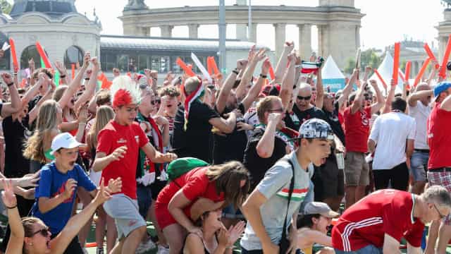 Uefa abre investigação sobre cantos racistas e homofóbicos de húngaros na Euro