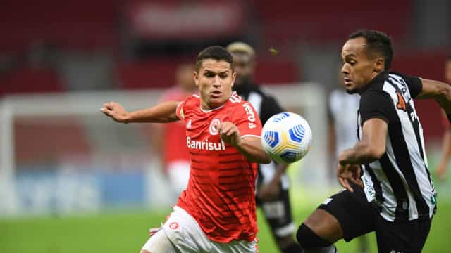 Com Aguirre na arquibancada, Internacional empata com o Ceará no Beira-Rio