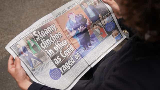 Escândalo sexual atinge um dos chefes do combate à Covid no Reino Unido