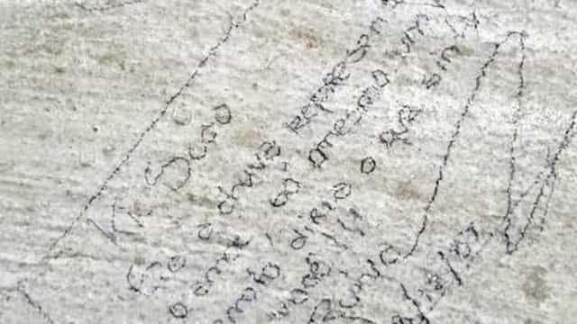 Declaração de amor escrita em parede de escola descoberta 40 anos depois