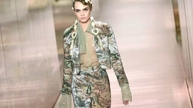 Cara Delevigne diz que testar brinquedos sexuais é como estar em confeitaria