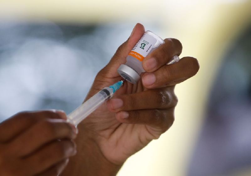 Rio de Janeiro vai vacinar toda a população adulta até 31 de agosto