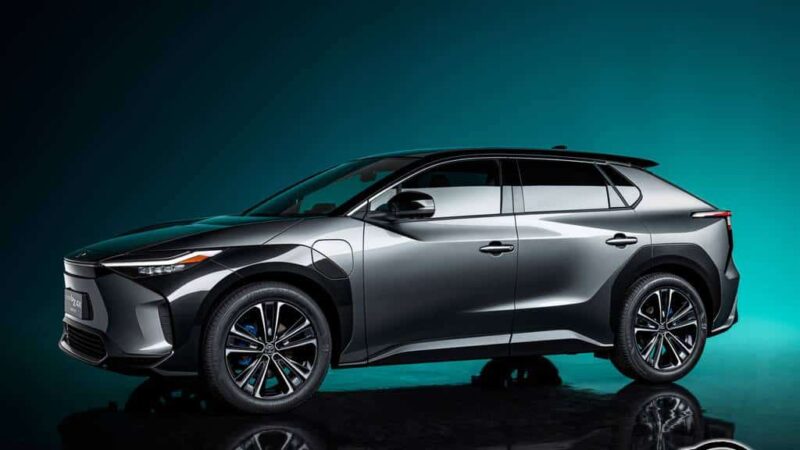 Toyota bZ4X abandona manche para vender no mercado americano