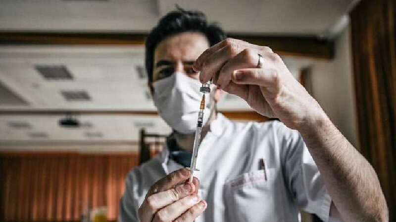 BioNTech testa 1ª vacina contra câncer de pele: melanoma