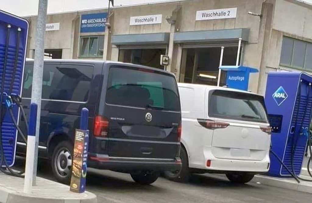 Volkswagen ID Buzz é flagrada em carroceria própria