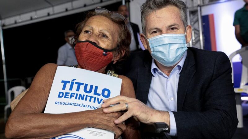 Governo entrega mais de 400 títulos de propriedade para moradores do Osmar Cabral
