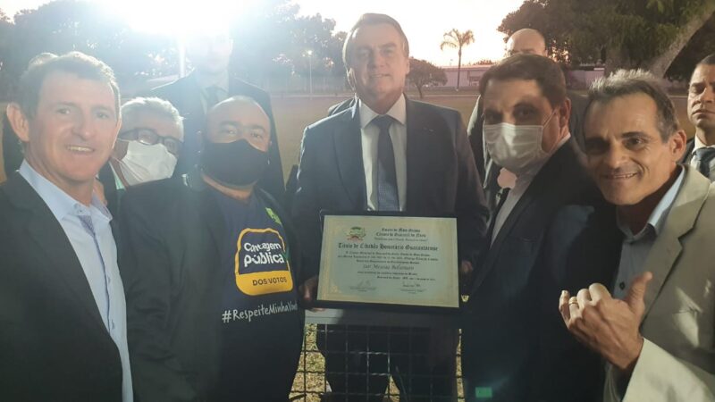 Presidente Bolsonaro foi condecorado  com o titulo de cidadão Guarantaense