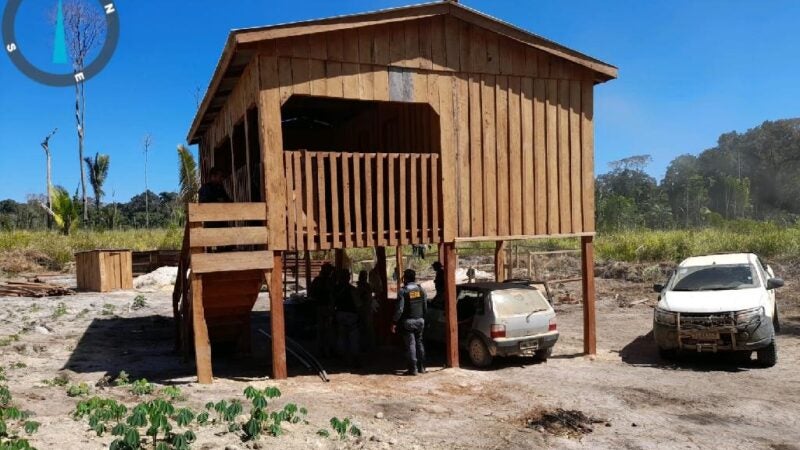 Operação da Sema interrompe construção de casa com madeira ilegal na Reserva Guariba Roosevelt