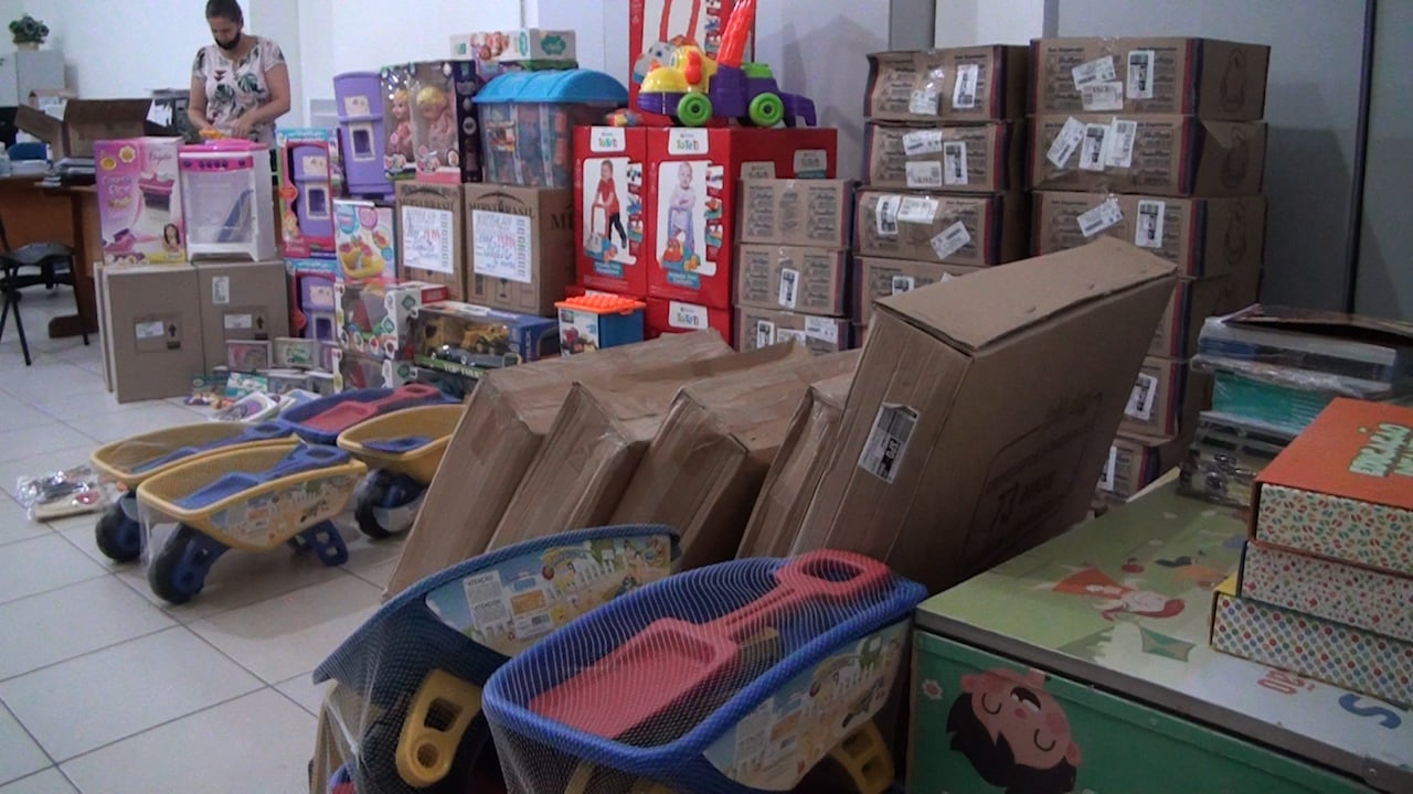 Secretaria Municipal de Educação de Guarantã do Norte realiza a entrega de brinquedos novos as Escolas Municipais e Cmei’s