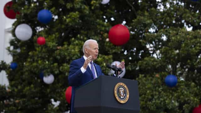 EUA perto de declarar a independência do "vírus mortal" Covid-19