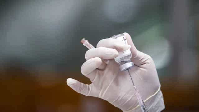 OMS contra doses de reforço da vacina e contra "ganância"