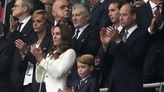 Príncipe William indignado com insultos racistas a jogadores