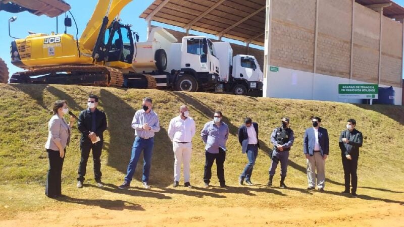 Secretária destaca importância da gestão de resíduos sólidos em entrega de equipamentos para Campo Verde