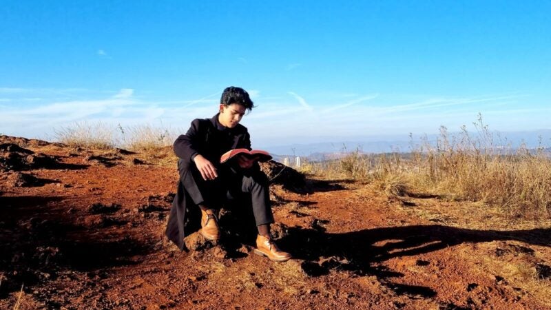 Monte Castelo, de Renato Russo, ganha releitura por jovem tenor Bruno Bioza, aprovada pela Legião Urbana Produções