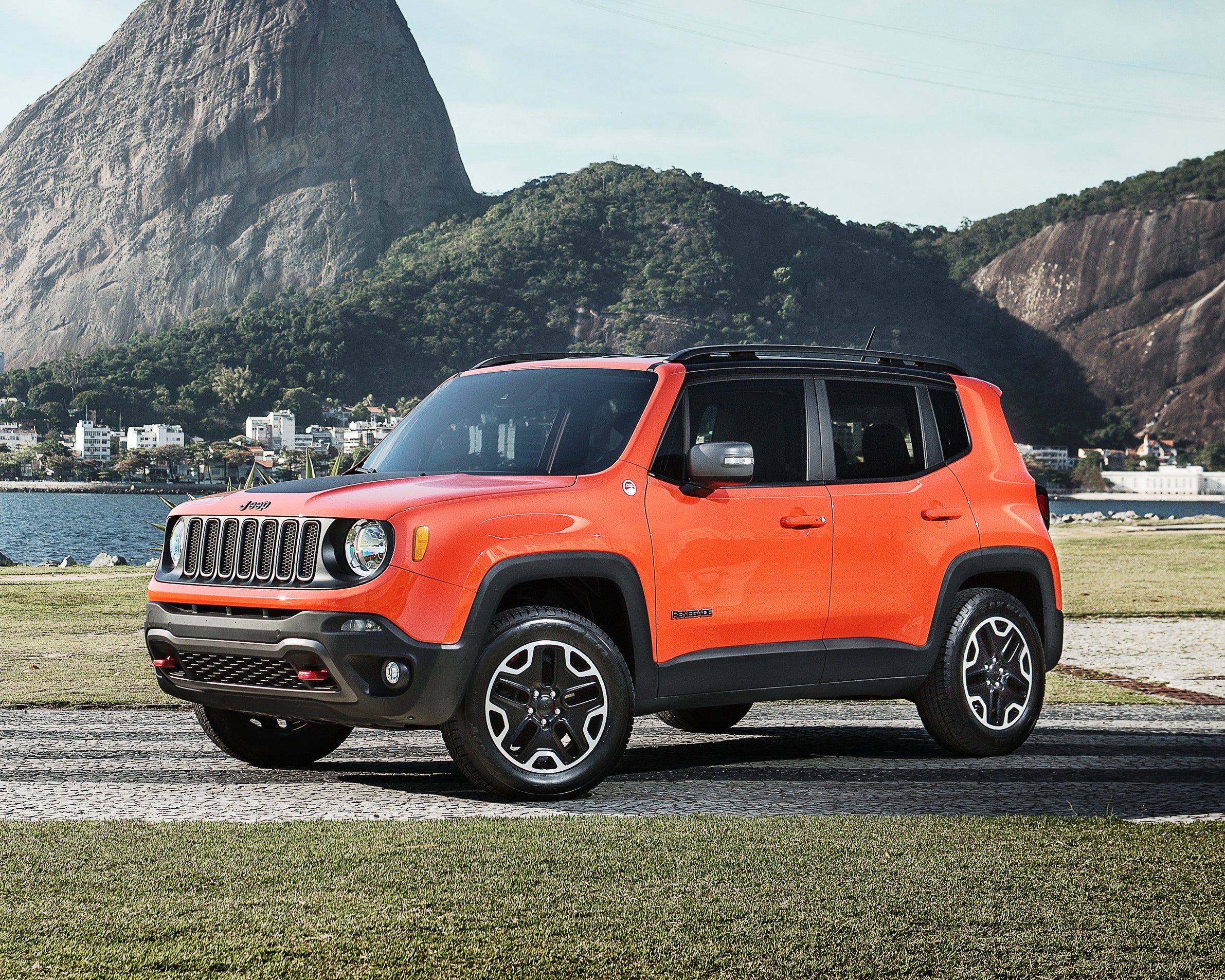 Jeep Renegade ganha descontos de até R$ 3 mil, confira o preço de cada versão