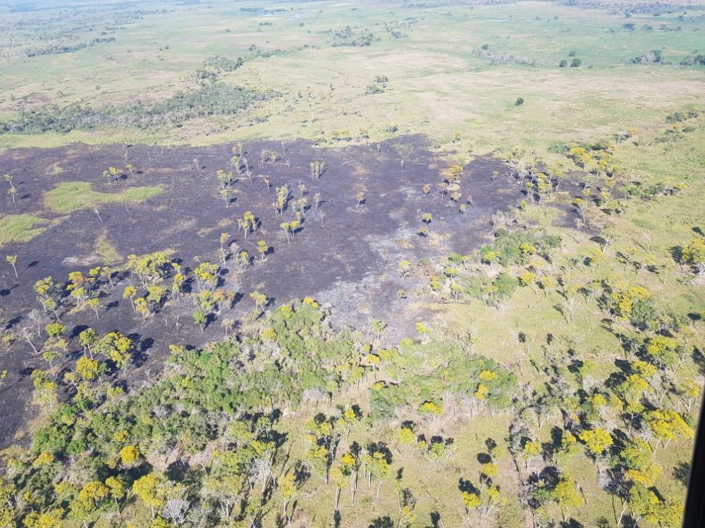 Após força-tarefa incêndio subterrâneo na Baía dos Guató é controlado pelo Corpo de Bombeiros