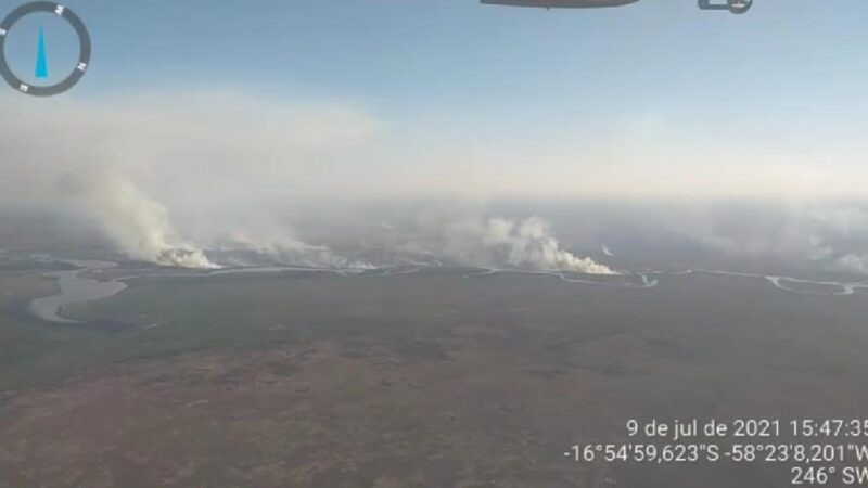 Corpo de Bombeiros de Mato Grosso monitora incêndio florestal na Bolívia