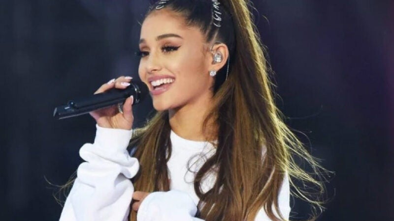Ariana Grande doa $1 milhão a projeto que oferece terapia à população