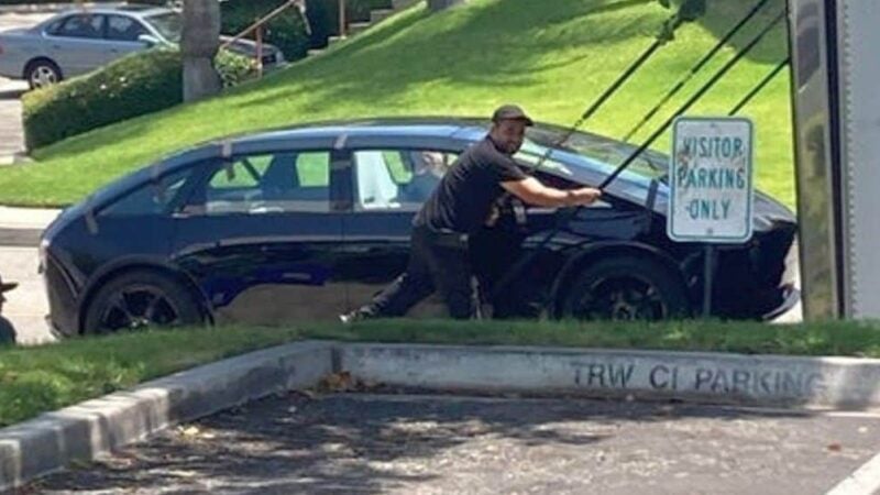 Canoo: startup americana tem sedã revelado em flagrante