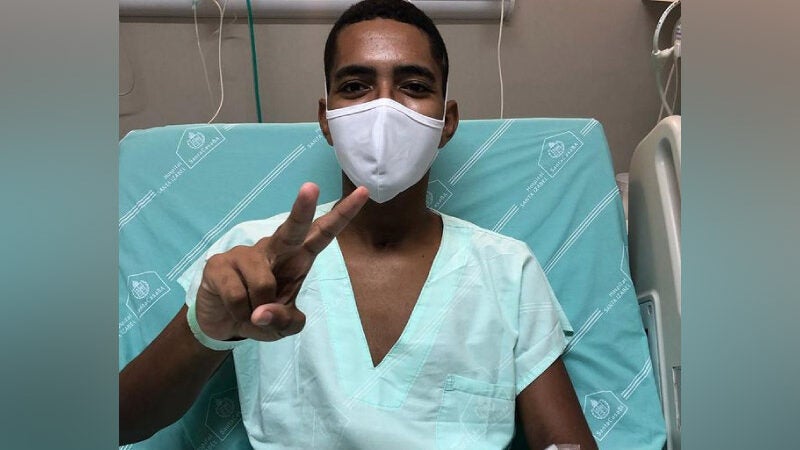 Jovem com doença genética rara mobiliza web para comprar medicamento