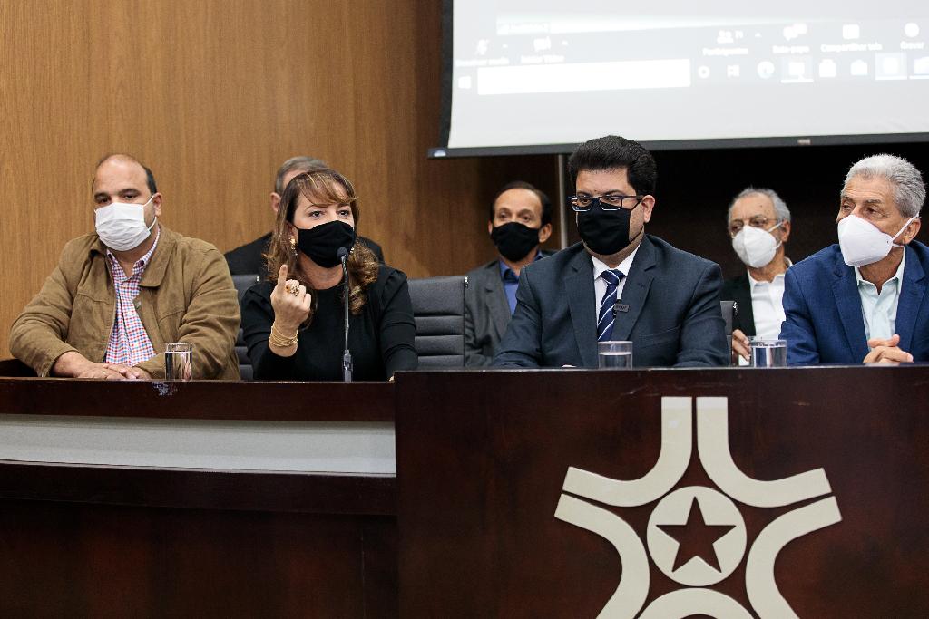 Governo discute política de resíduos sólidos com prefeitos e secretários nacionais