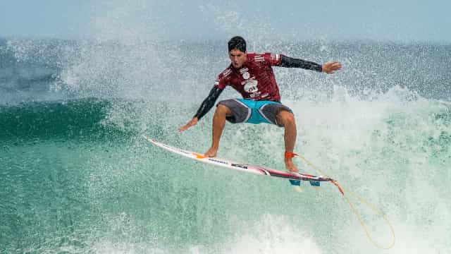 Mãe de Medina ignora surfista em Tóquio e diz querer filha na próxima Olimpíada