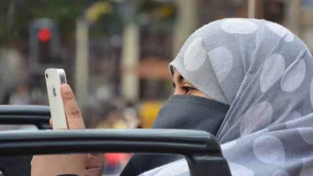 Tribunal europeu decide que empresas podem proibir uso do véu islâmico por funcionários