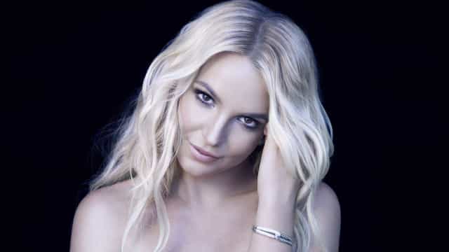 Britney Spears surpreende ao publicar fotografia em topless