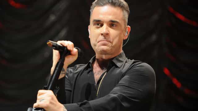 Robbie Williams confessa que mudou de visual por estar perdendo cabelo