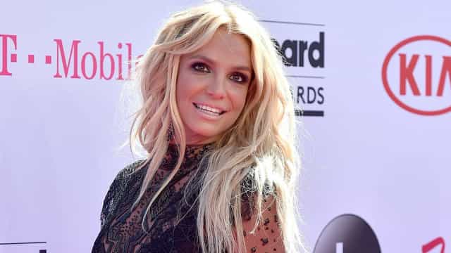 Britney Spears imparável! Cantora publica nova foto em topless