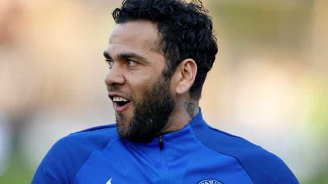 Daniel Alves não esconde a ansiedade pela estreia: ‘Sou como o Benjamin Button’