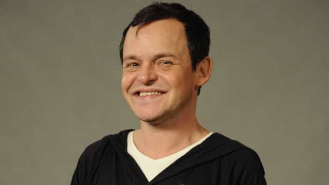 Matheus Nachtergaele diz que família foi contra sua travesti em ‘Hilda Furacão’