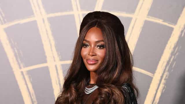 Naomi Campbell fotografada pela primeira vez passeando com a filha