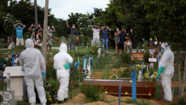 Brasil registra 1.320 mortes por Covid em 24 h e mais de 42 mil casos