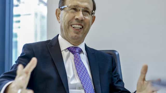 Empresas se afastam de Carlos Wizard