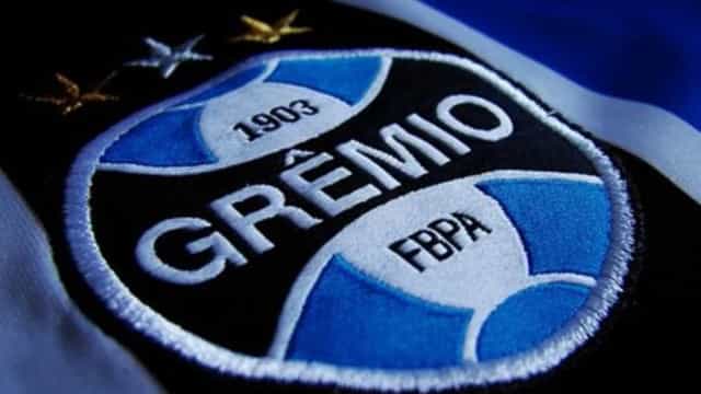 Gremistas protestam e ameaçam jogadores: ‘Vão começar a apanhar’