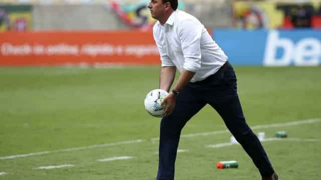 Ceni prega confiança em estilo de jogo do Flamengo e quer melhorar finalizações