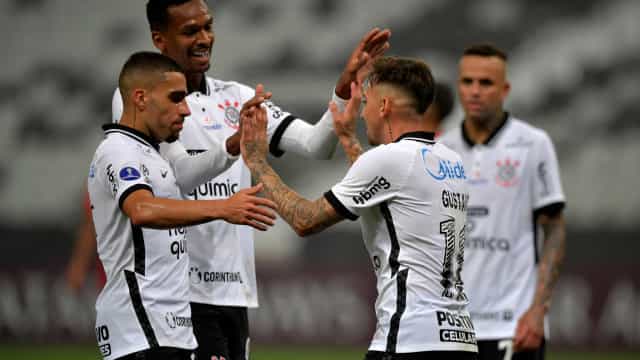 Invicto há 6 jogos, Corinthians busca acelerar mais uma etapa diante do Fortaleza