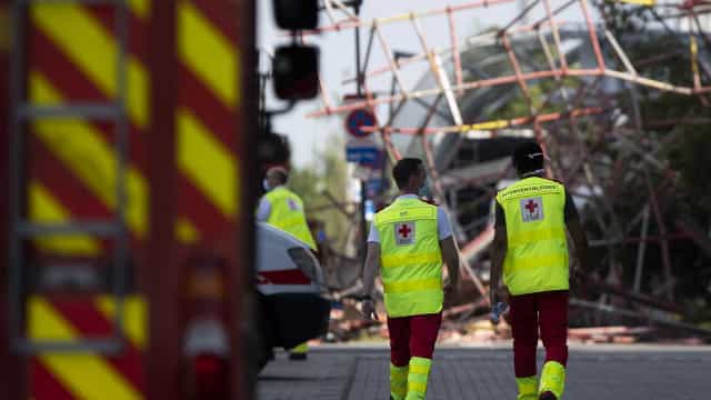 Equipes encerram busca por sobreviventes em prédio que desabou na Flórida