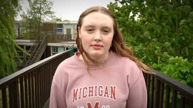 Jovem continua com sintomas graves meses depois de ter tido Covid