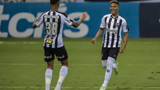 Com show de argentinos, Atlético-MG goleia o Atlético-GO por 4 a 1