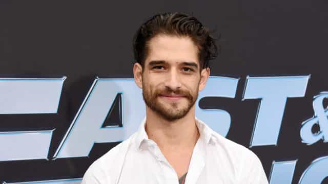 Tyler Posey, de Teen Wolf, diz que namorada o ajudou a se descobrir ‘sexualmente fluido’
