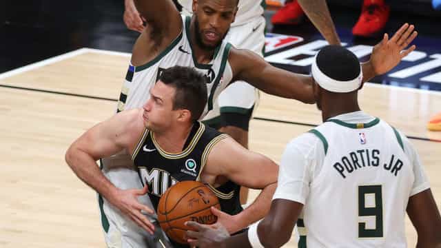 Milwaukee Bucks vence Atlanta e enfrenta o Phoenix Suns nas finais da NBA
