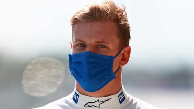Sem repetir estreia do pai, Mick Schumacher sofre com pior carro do grid na F-1