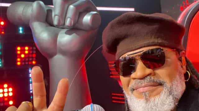 Carlinhos Brown não para na pandemia e defende música para autoconhecimento