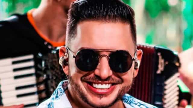 Cantor sertanejo Kleber, da dupla com Kaue, morre de Covid-19