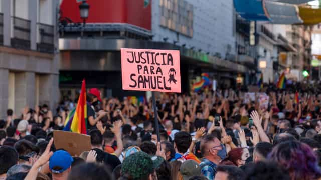 Morte na Espanha de jovem nascido no Brasil gera protestos contra homofobia
