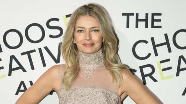 Aos 56 anos, modelo Paulina Porizkova posa sem roupa