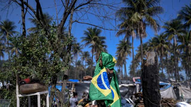 Brasil regista mais de 54 mil novos casos e 1.648 mortes no último dia