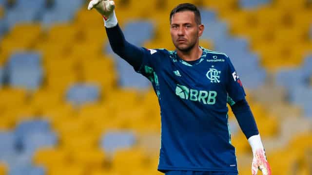 Diego Alves cita pressão externa e aponta desatenção do Flamengo em derrota